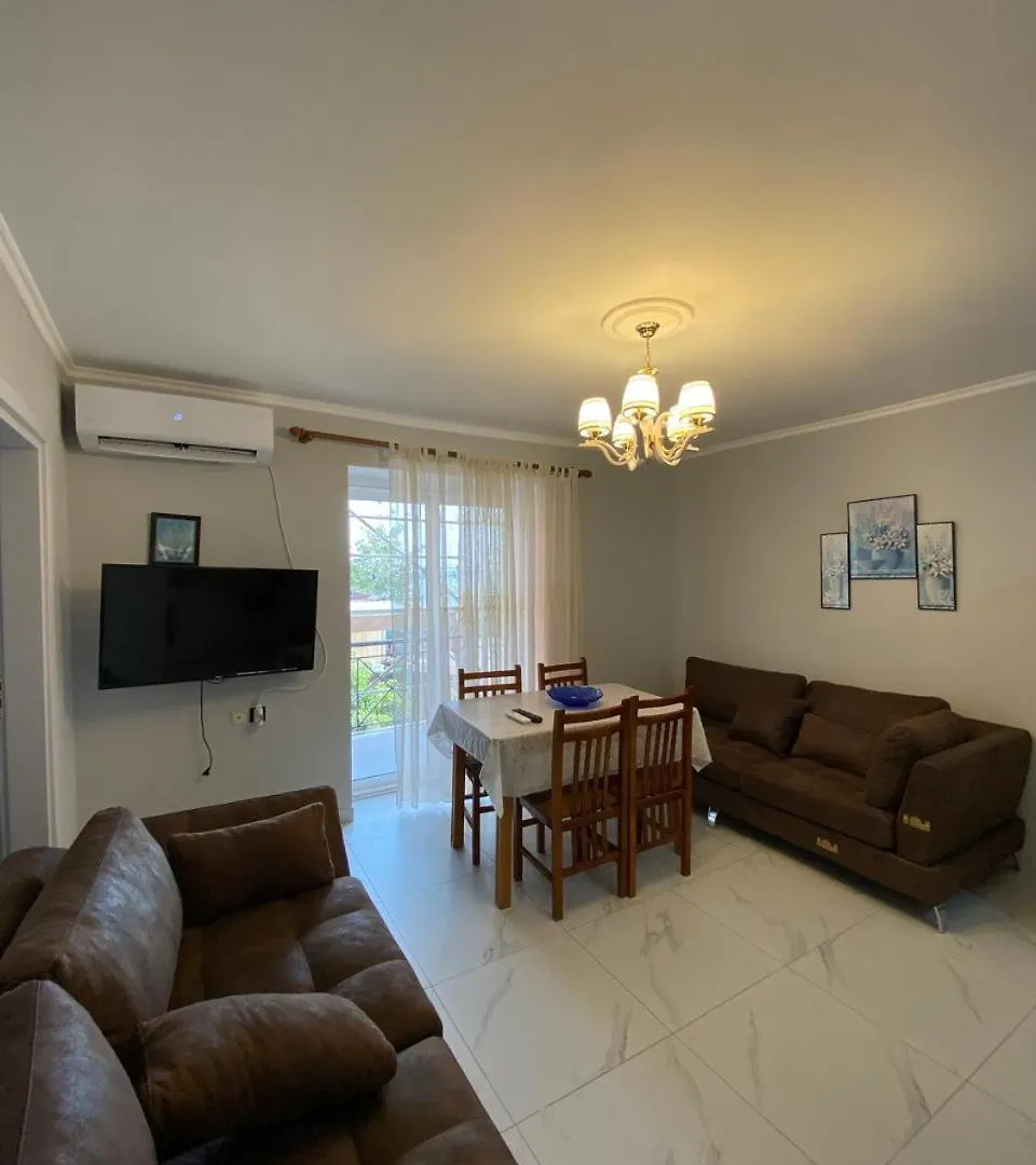 Spacious-Central Apartment Himarë
